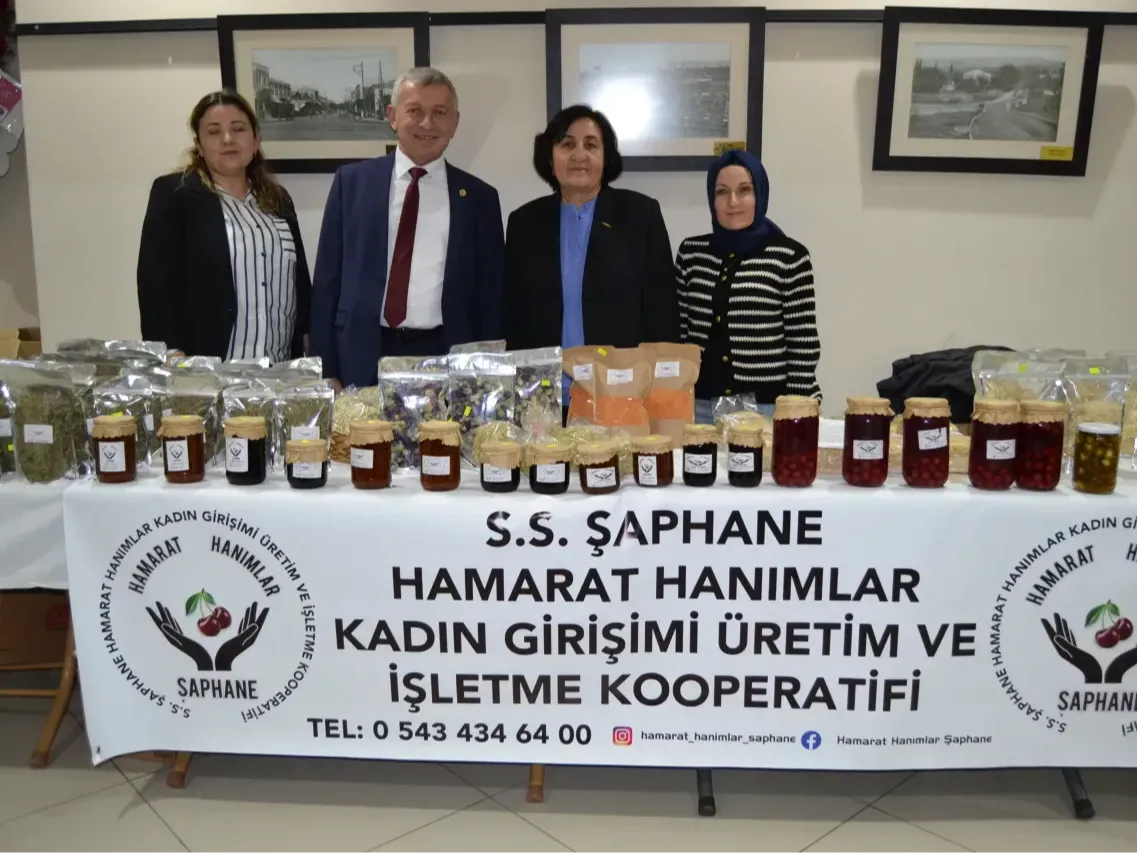 Şaphaneli Hamarat Hanımların Ürünleri Kapışıldı